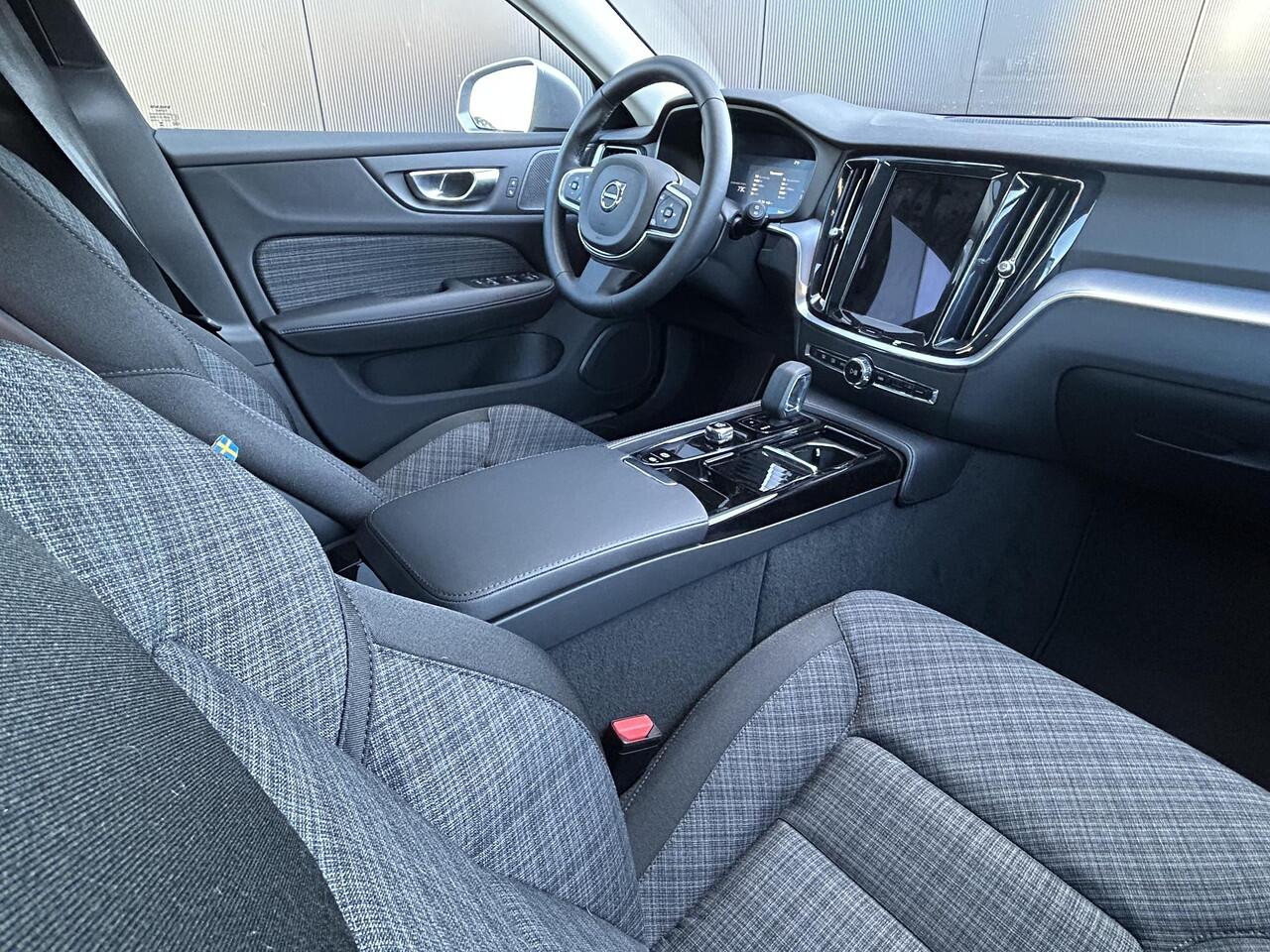 Volvo V60 2.0 T6 Plug-in hybrid AWD Core Business Edition Harman Kardon audio / 360 camera