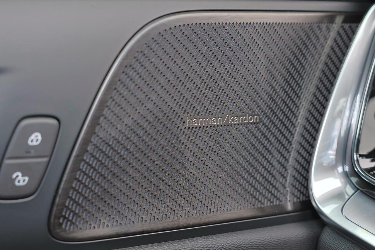 Volvo V60 T6 Plug-in hybrid AWD Core - IntelliSafe Assist & Surround - 360º Camera - Harman/Kardon audio - Verwarmde voorstoelen, stuur & achterbank - Parkeersensoren voor & achter - Extra getint glas - 19' LMV