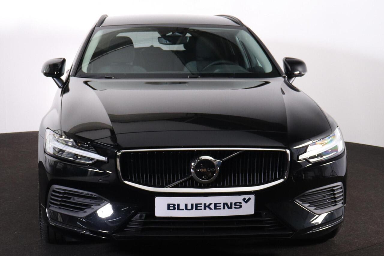 Volvo V60 T6 Plug-in hybrid AWD Core - IntelliSafe Assist & Surround - 360º Camera - Harman/Kardon audio - Verwarmde voorstoelen, stuur & achterbank - Parkeersensoren voor & achter - Extra getint glas - 19' LMV