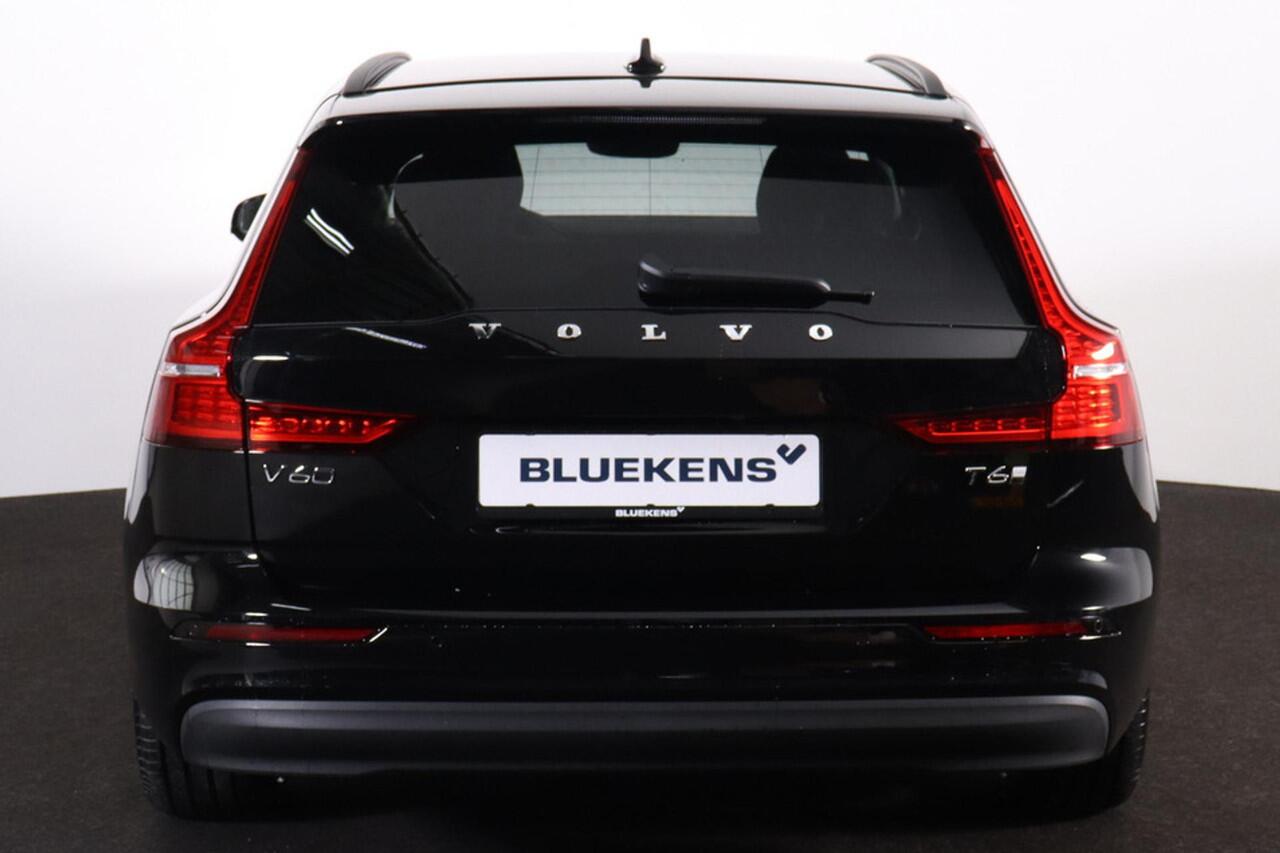 Volvo V60 T6 Plug-in hybrid AWD Core - IntelliSafe Assist & Surround - 360º Camera - Harman/Kardon audio - Verwarmde voorstoelen, stuur & achterbank - Parkeersensoren voor & achter - Extra getint glas - 19' LMV