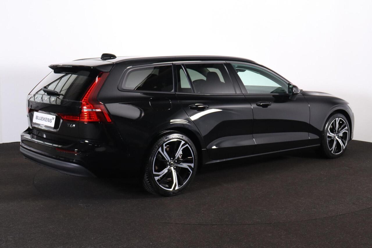 Volvo V60 T6 Plug-in hybrid AWD Core - IntelliSafe Assist & Surround - 360º Camera - Harman/Kardon audio - Verwarmde voorstoelen, stuur & achterbank - Parkeersensoren voor & achter - Extra getint glas - 19' LMV