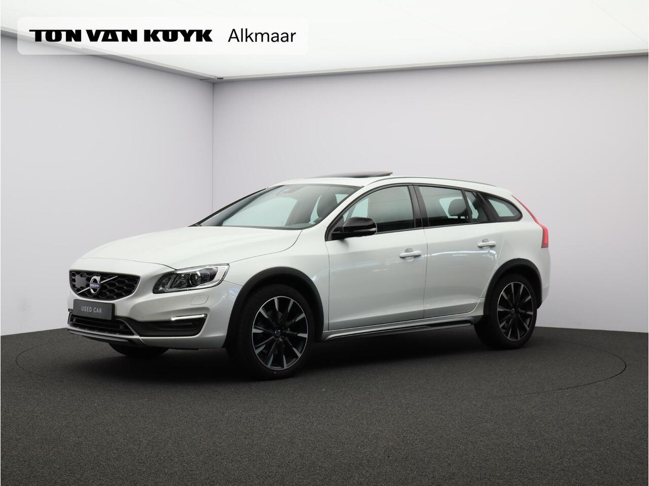 Volvo V60 CROSS COUNTRY 2.0 T5 Polar+ / Lederen bekleding / Schuif-kantel dak / Standkachel / Elektrisch bedienbare voorstoelen / Trekhaak / Cruise controle / Parkeercamera achter /