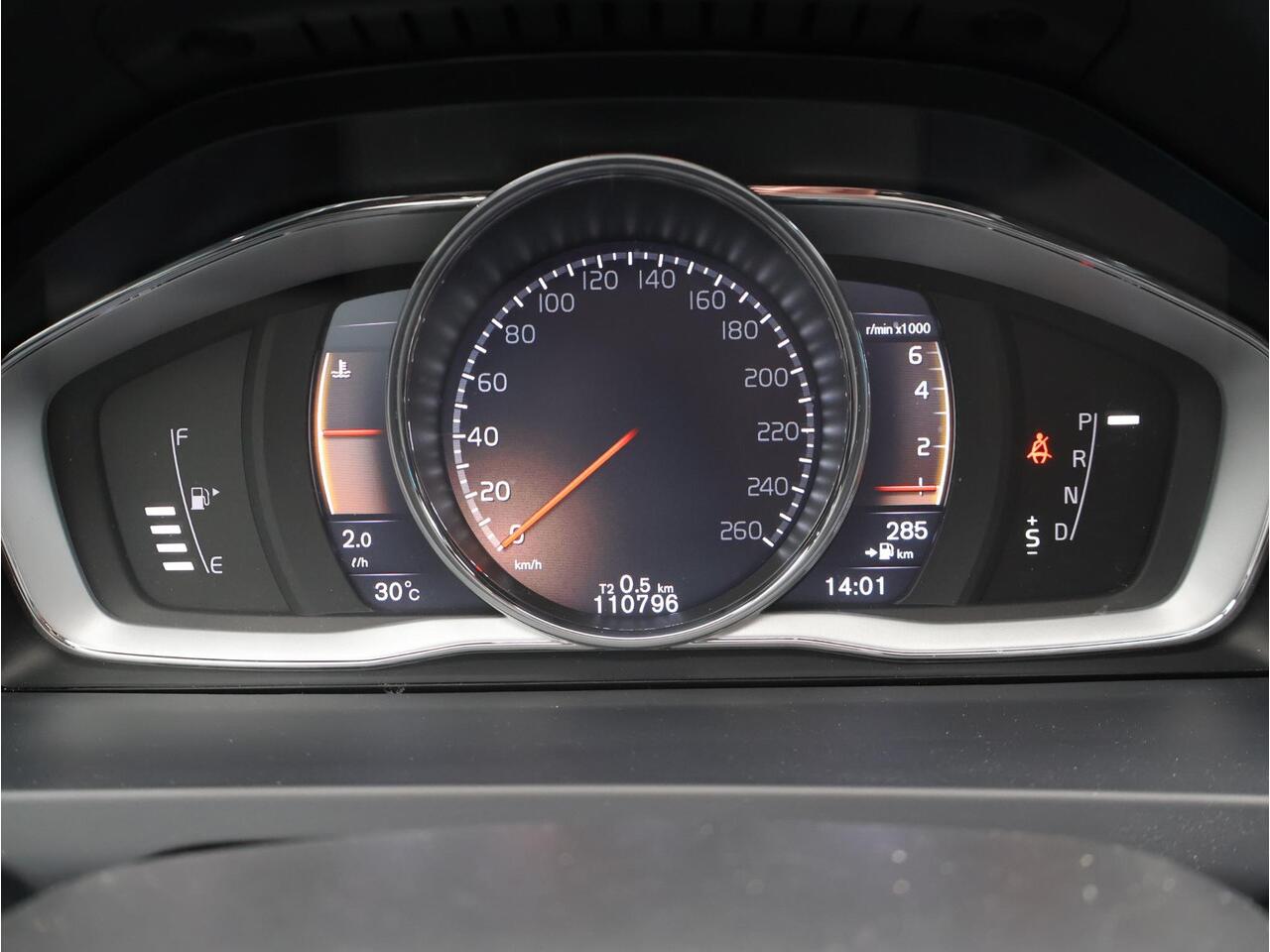 Volvo V60 CROSS COUNTRY 2.0 T5 Polar+ / Lederen bekleding / Schuif-kantel dak / Standkachel / Elektrisch bedienbare voorstoelen / Trekhaak / Cruise controle / Parkeercamera achter /