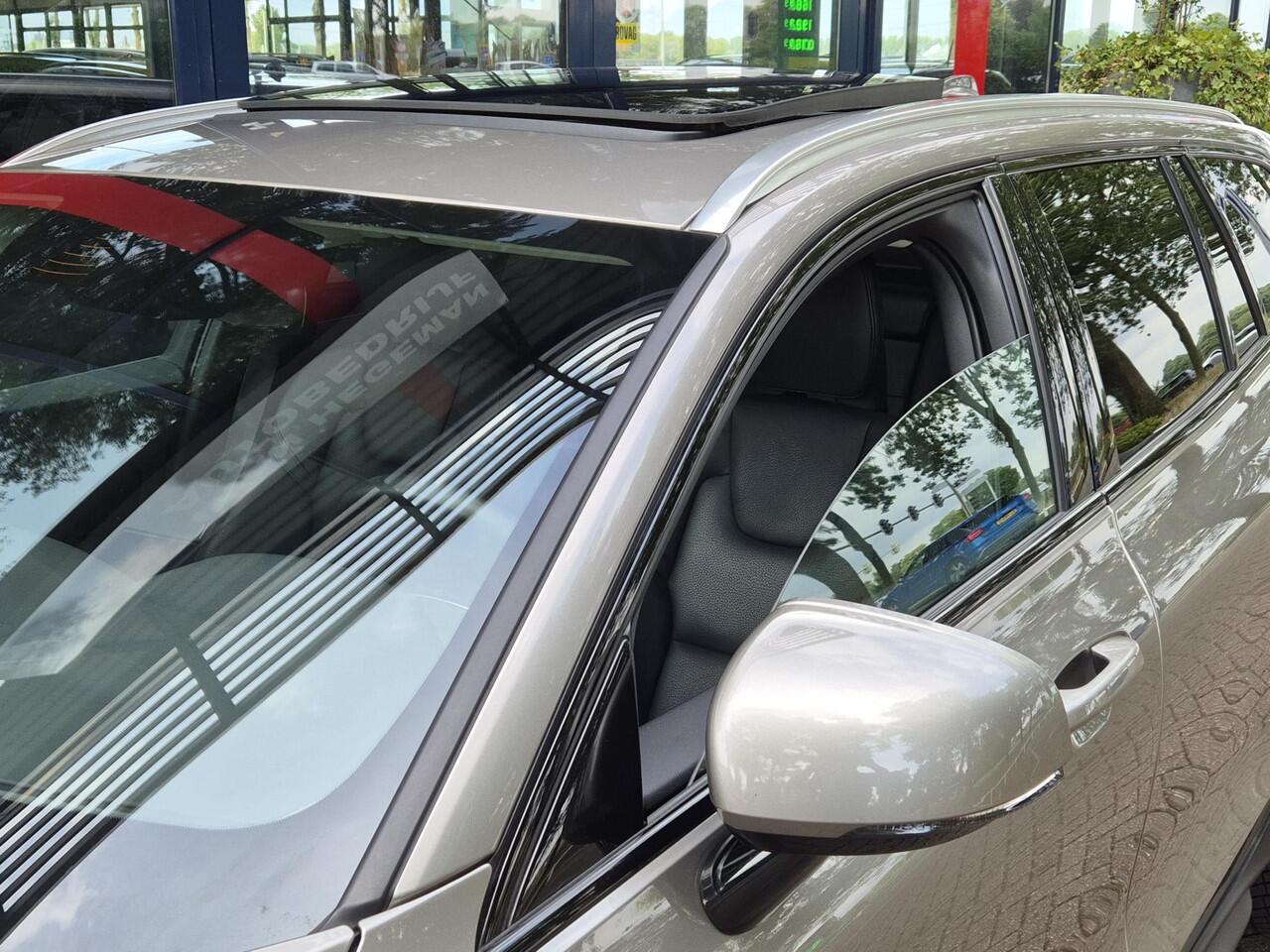 Volvo V60 CROSS COUNTRY 2.0 B5 AWD Pro AUTOMAAT | Afn. Trekhaak | Panodak | Adapt. Cruise Control | LM Velgen | Climate Control