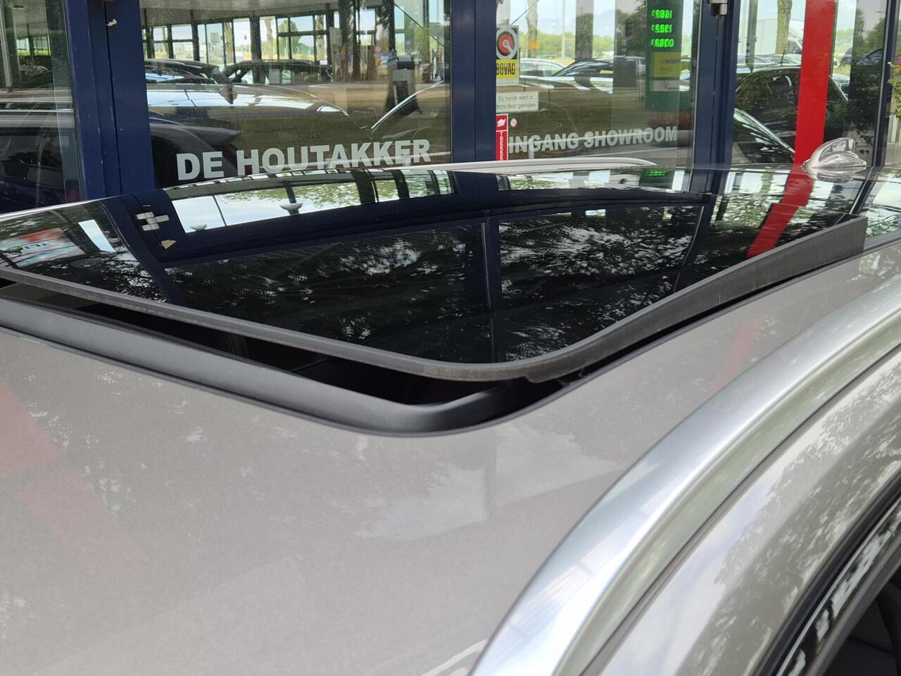 Volvo V60 CROSS COUNTRY 2.0 B5 AWD Pro AUTOMAAT | Afn. Trekhaak | Panodak | Adapt. Cruise Control | LM Velgen | Climate Control