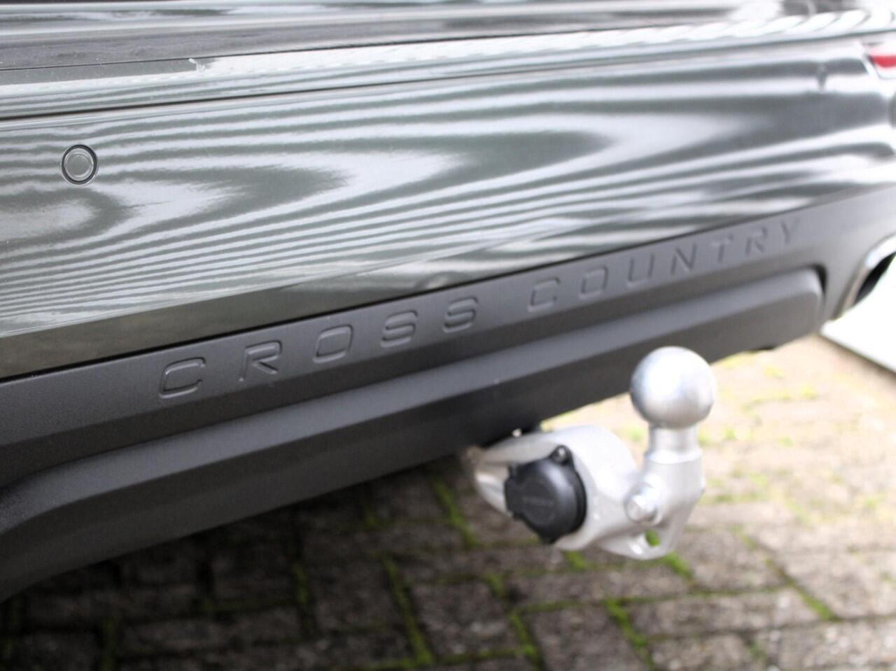 Volvo V60 CROSS COUNTRY 2.0 B5 AWD Pro Automaat / Trekhaak / Leder interieur / Privacy Glass / DAB