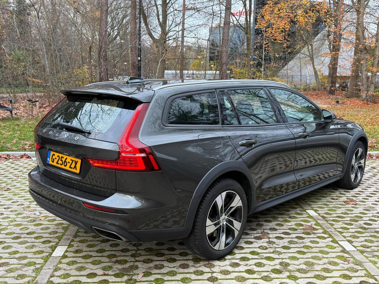 Volvo V60 CROSS COUNTRY 2.0 T5 AWD Pro
