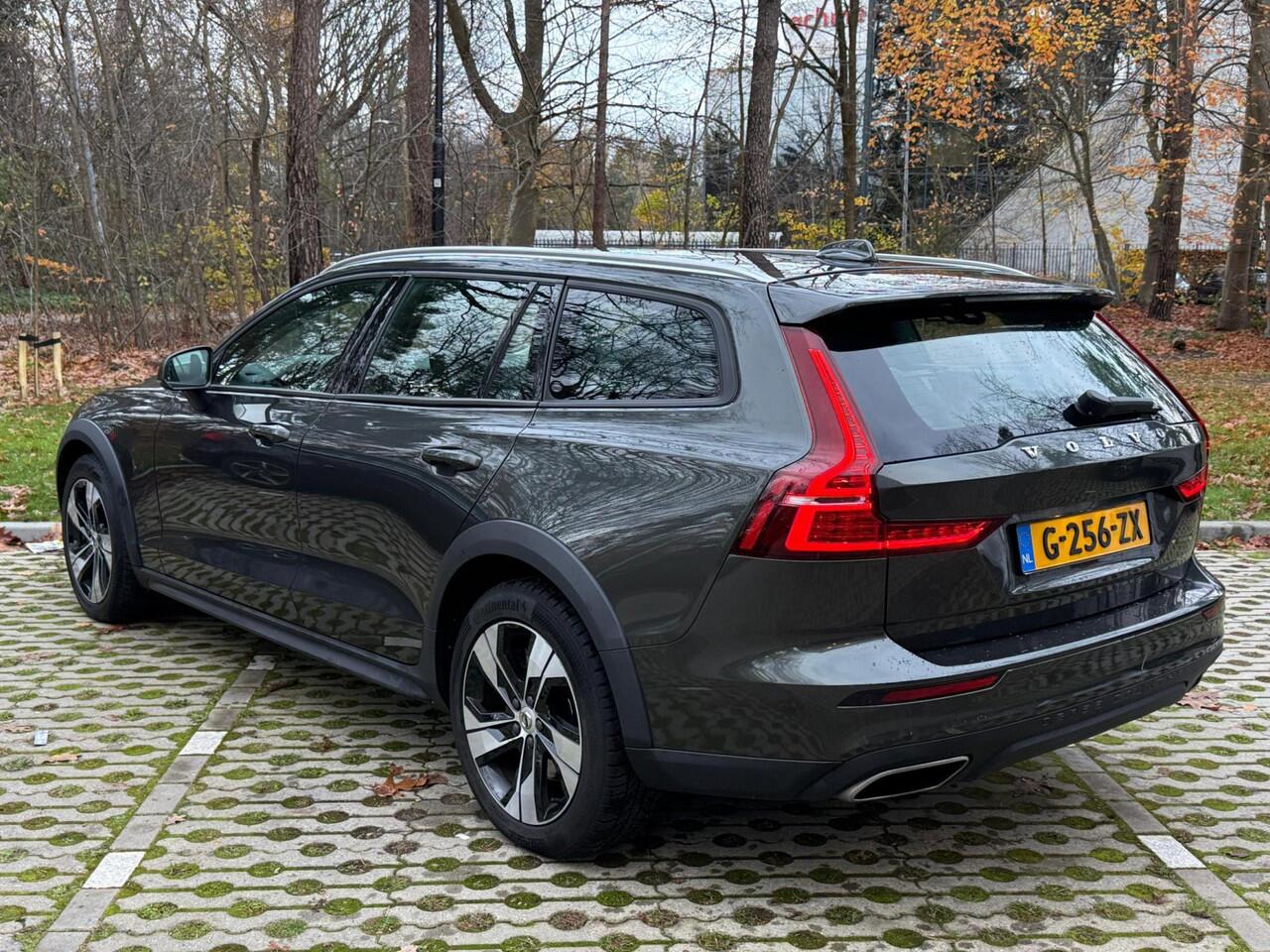 Volvo V60 CROSS COUNTRY 2.0 T5 AWD Pro