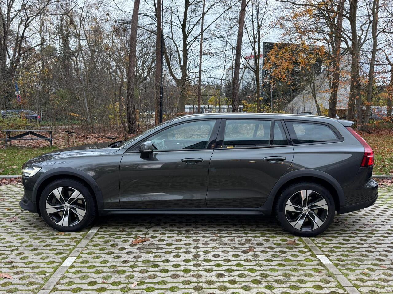 Volvo V60 CROSS COUNTRY 2.0 T5 AWD Pro