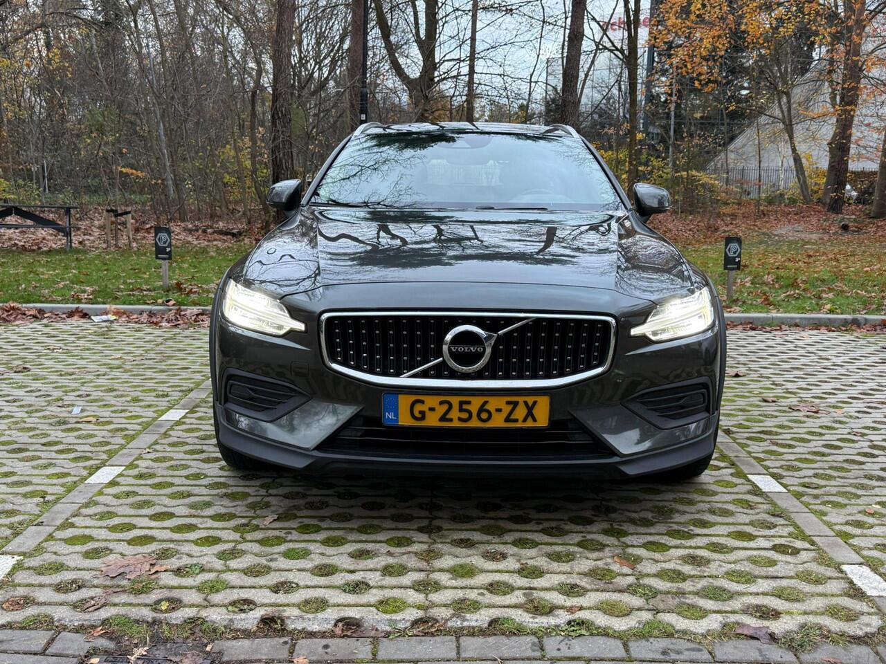 Volvo V60 CROSS COUNTRY 2.0 T5 AWD Pro