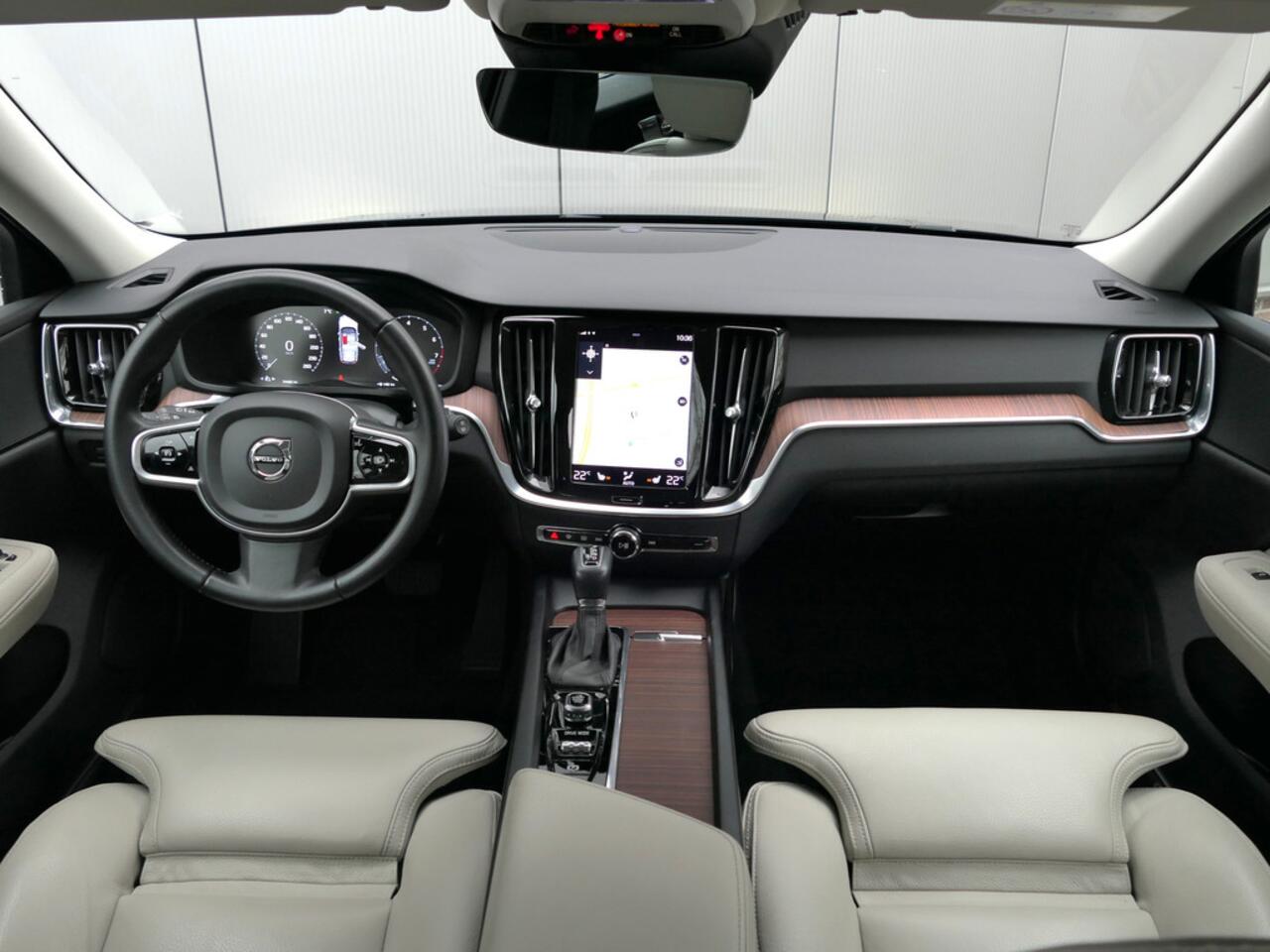 Volvo V60 CROSS COUNTRY T5 AWD AUT 12MND garantie / 360° camera / Apple ca