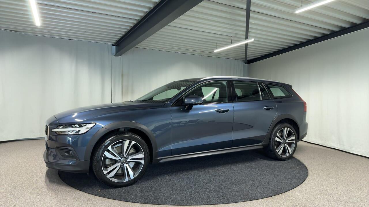 Volvo V60 CROSS COUNTRY 2.0 B5 AWD Pro Automaat | Trekhaak | Leder | Memory