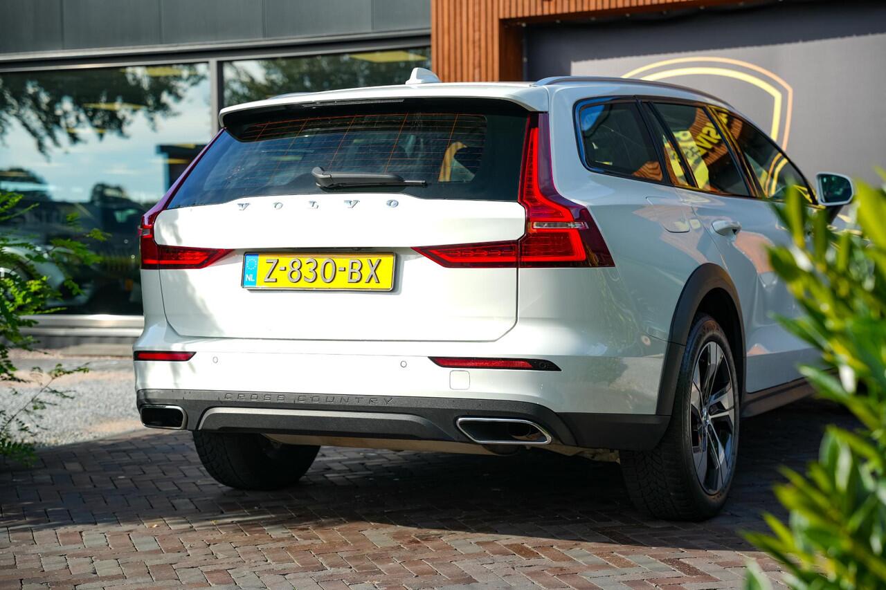 Volvo V60 CROSS COUNTRY 2.0 B5 AWD Pro Adaptieve Cruise Keyless Memory 18''LM