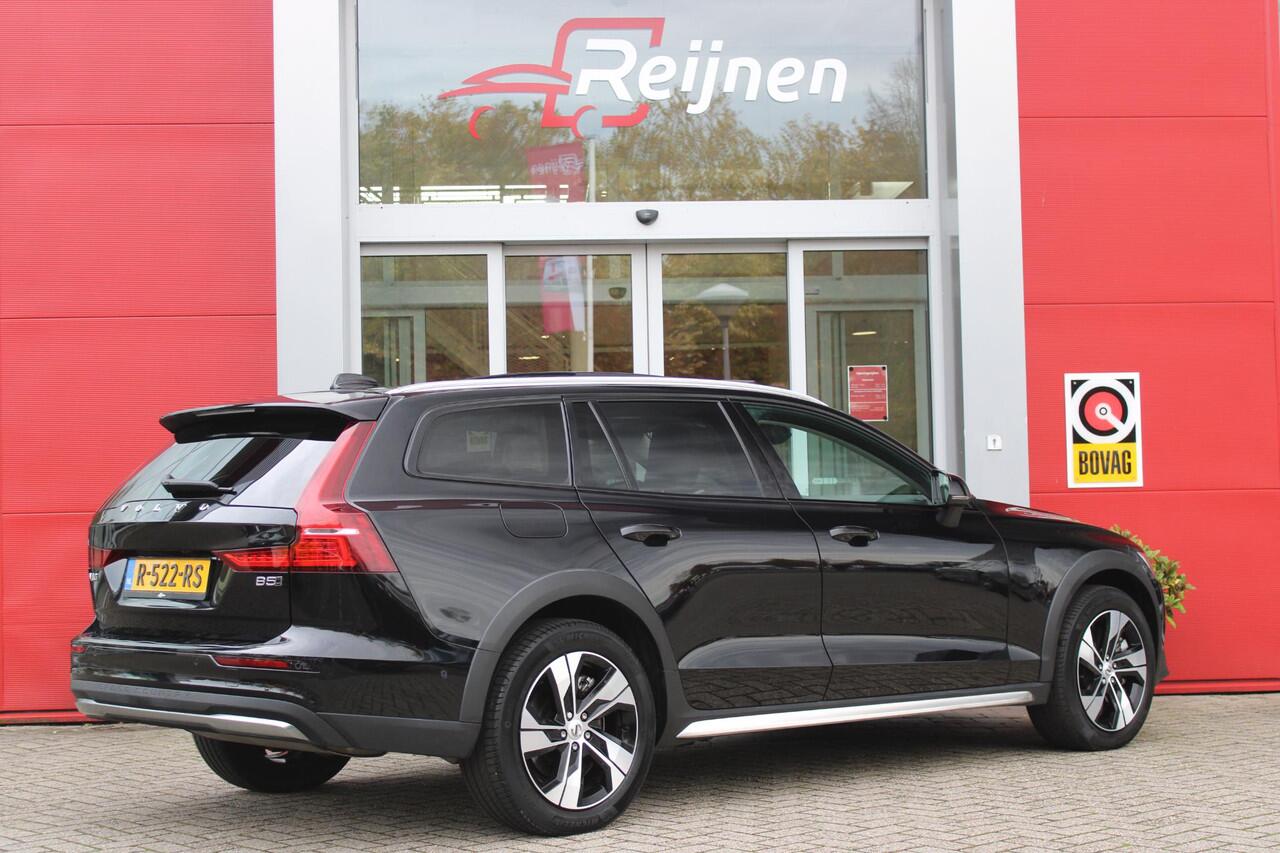 Volvo V60 CROSS COUNTRY 2.0 B5 250PK CROSSCOUNTRY AWD Ultimate AWD (VIERWIELAANDRIJVING) | PANORAMISCH SCHUIF/KANTELDAK | PARKEERVERWARMING MET TIMER (STANDKACHEL) | MORITZ LEDEREN BEKLEDING MET COMFORTSTOELEN EN DUAL TONE LEDEREN STUURWIEL | ELEKTRISCH VERSTELBARE VOORSTOELEN M