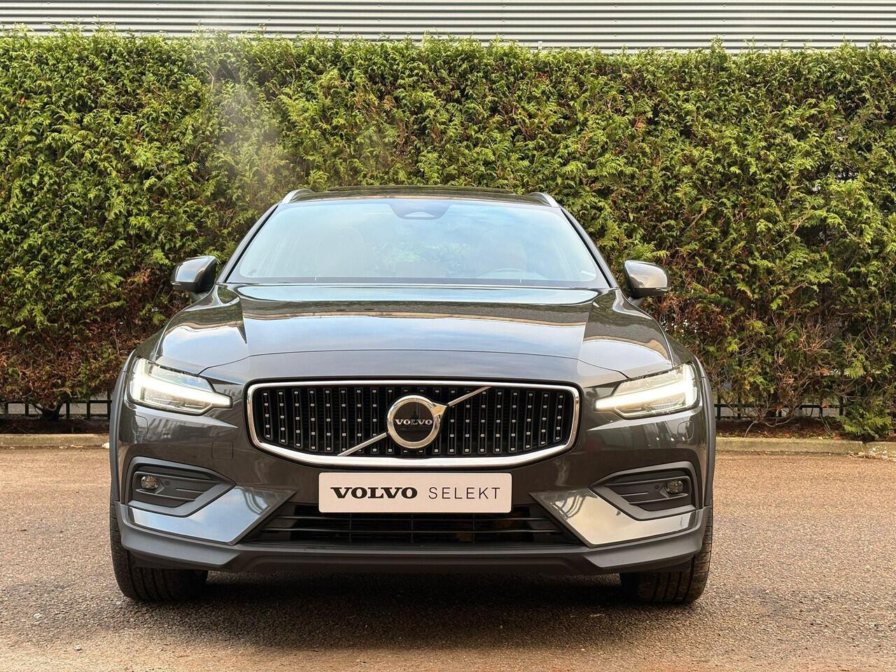 Volvo V60 CROSS COUNTRY B5 AWD Ultimate | Panoramadak | Harman Kardon | Nappaleder met stoelventilatie |