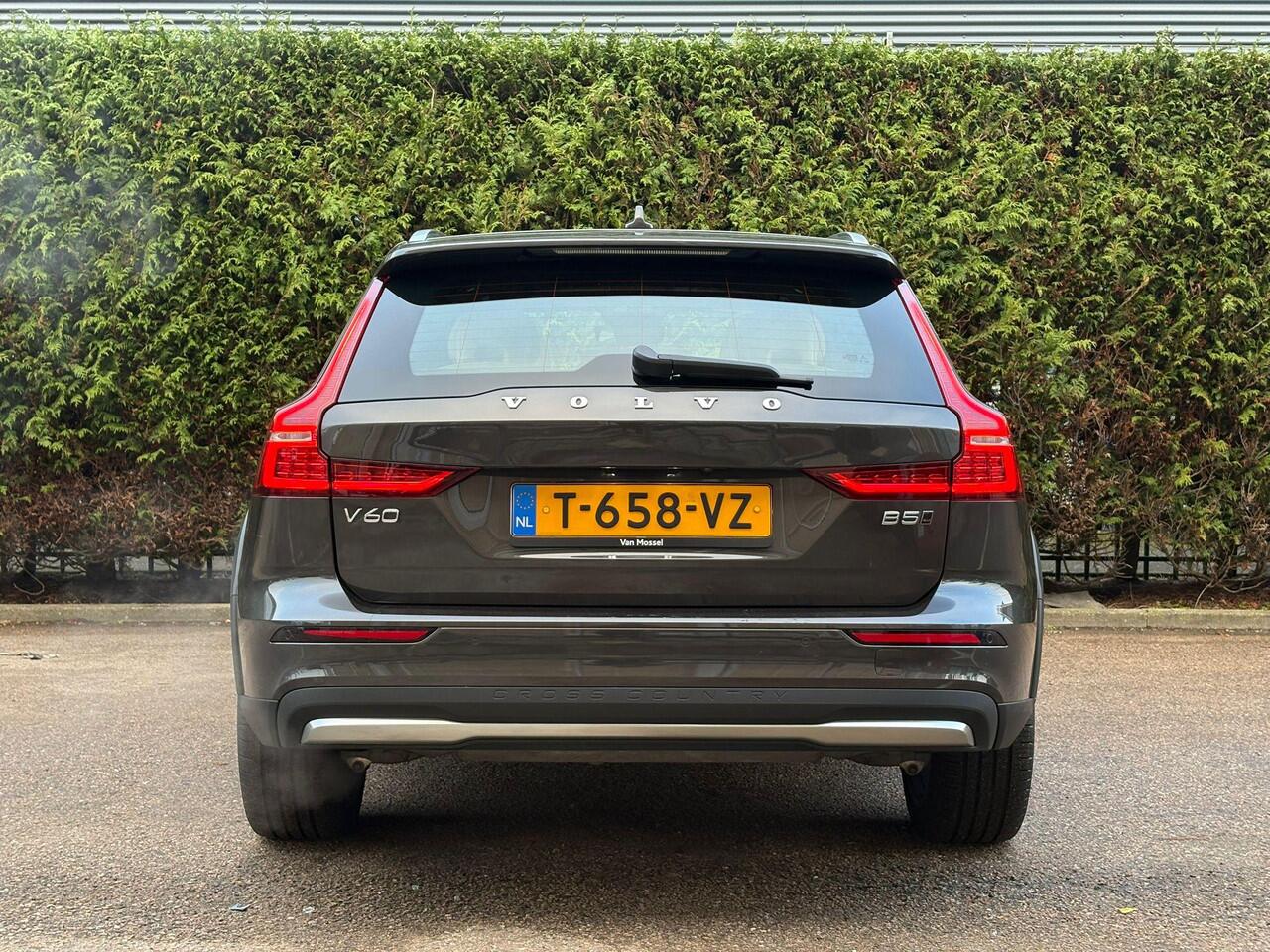 Volvo V60 CROSS COUNTRY B5 AWD Ultimate | Panoramadak | Harman Kardon | Nappaleder met stoelventilatie |