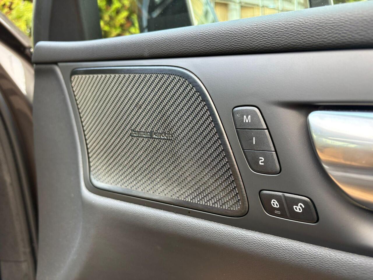 Volvo V60 CROSS COUNTRY B5 AWD Ultimate | Panoramadak | Harman Kardon | Nappaleder met stoelventilatie |