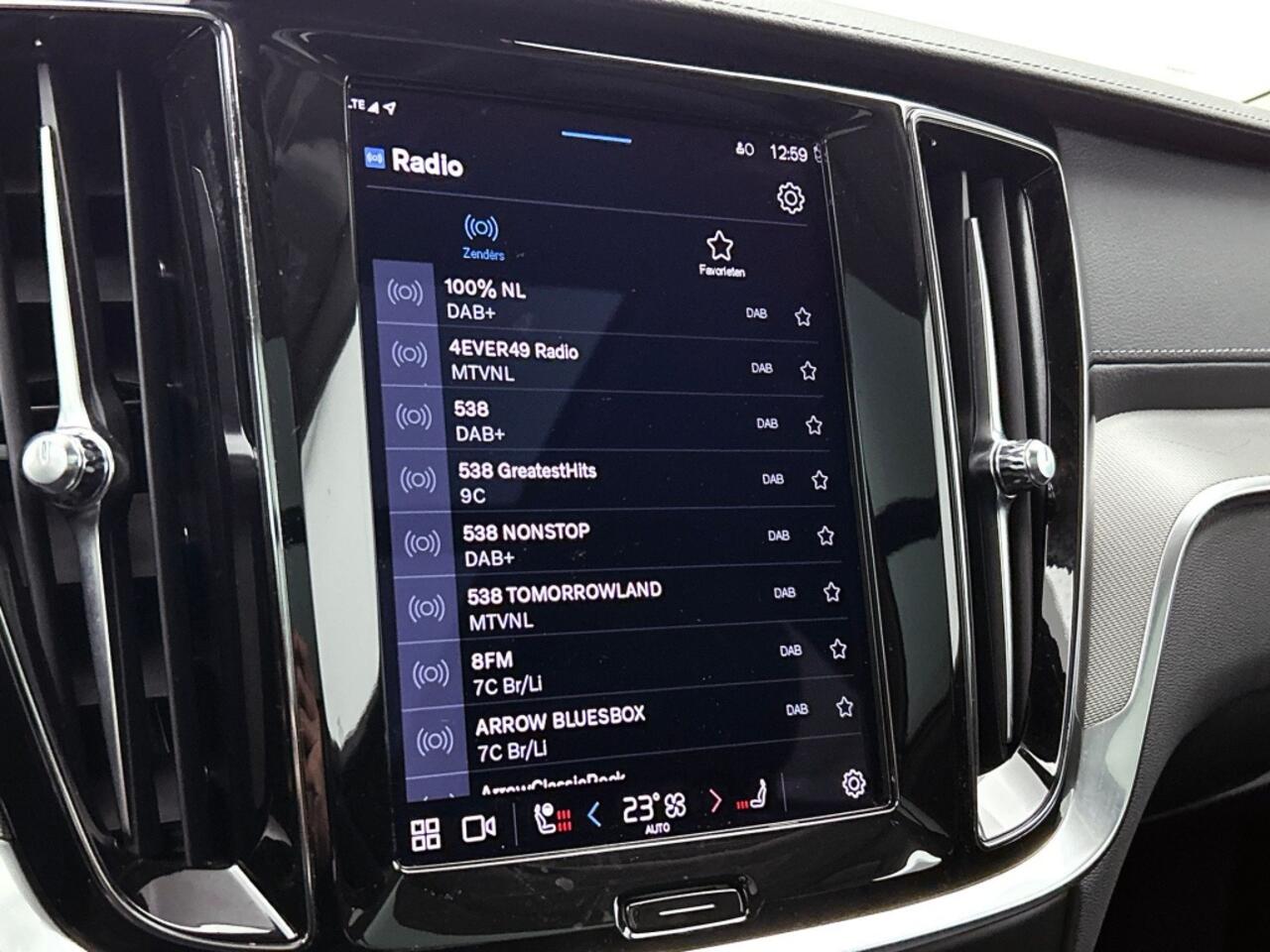 Volvo V60 CROSS COUNTRY 2.0 B5 AWD Ultimate | Leder | Panorama dak |