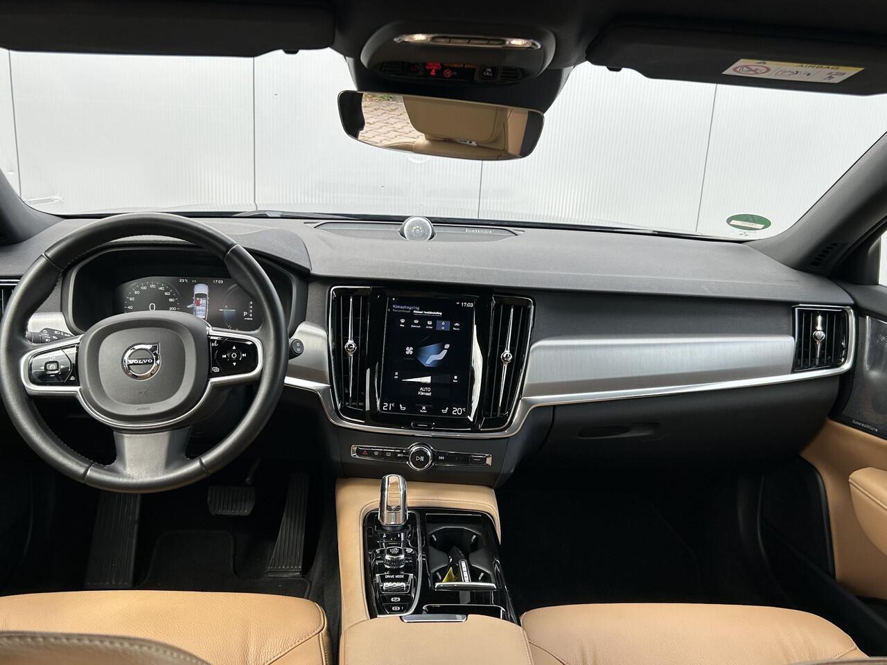 Volvo V90 2.0 T8 AWD Momentum / Navigatie / Climate Control / Cruise Control Adaptief / Achterklep Elektrisch / Trekhaak 2100 KG Trekgewicht / Lederen bekleding /