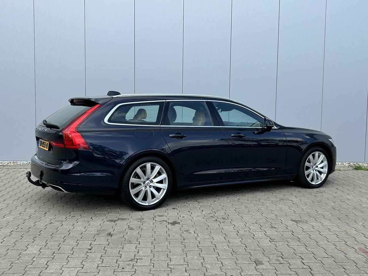 Volvo V90 2.0 T8 AWD Momentum / Navigatie / Climate Control / Cruise Control Adaptief / Achterklep Elektrisch / Trekhaak 2100 KG Trekgewicht / Lederen bekleding /