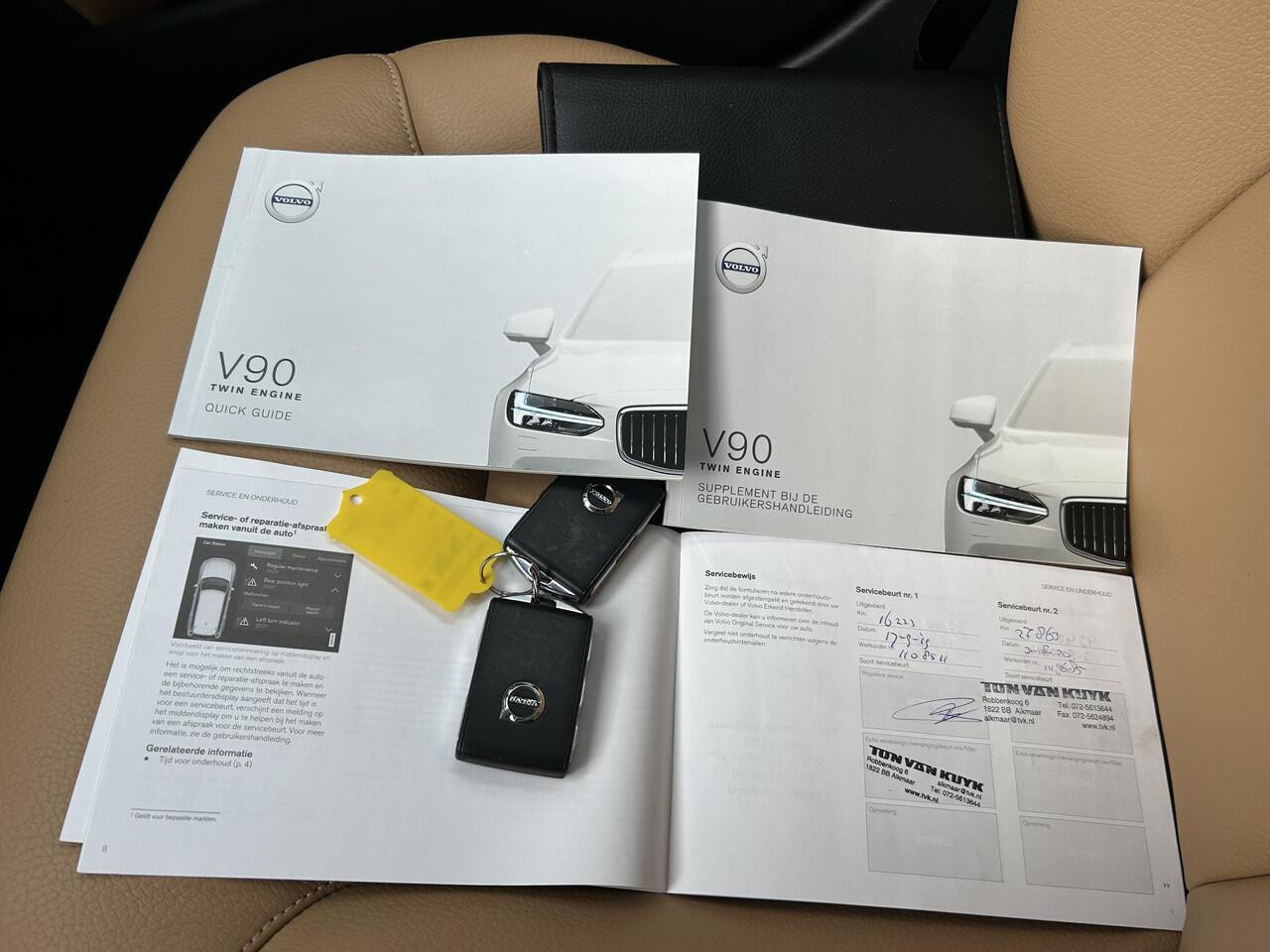 Volvo V90 2.0 T8 AWD Momentum / Navigatie / Climate Control / Cruise Control Adaptief / Achterklep Elektrisch / Trekhaak 2100 KG Trekgewicht / Lederen bekleding /