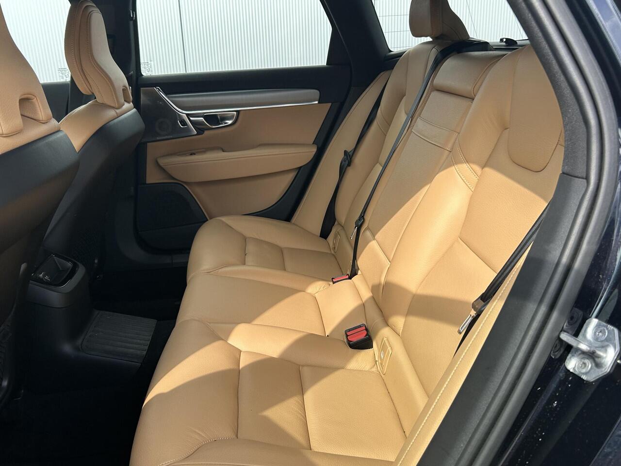 Volvo V90 2.0 T8 AWD Momentum / Navigatie / Climate Control / Cruise Control Adaptief / Achterklep Elektrisch / Trekhaak 2100 KG Trekgewicht / Lederen bekleding /