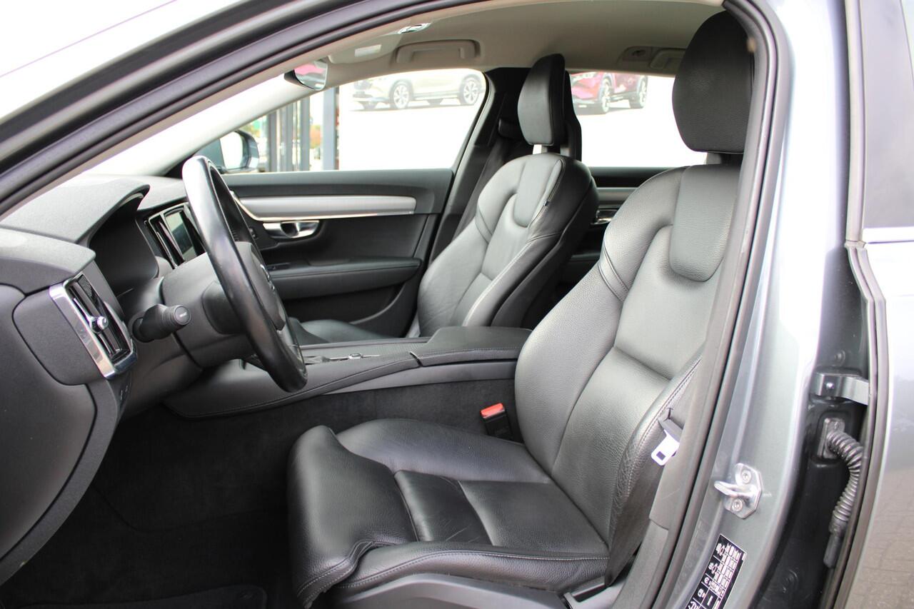 Volvo V90 2.0 T4 Momentum , Automaat, Leder, Trekhaak, Dakrails, Navi, Stoel/Stuurverwarming, Camera, Adap.Cruise, Apple Carplay & Android Auto, Clima, Bluetooth,