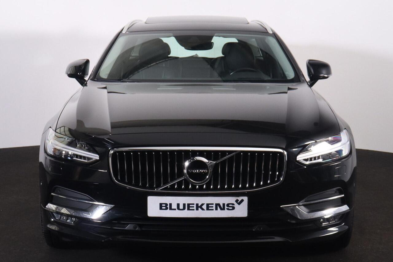 Volvo V90 T5 Inscription - Intellisafe Assist & Surround - Panoramadak - Parkeerverwarming - Head-up display - Geventileerd Nappa leder - Massage voorstoelen - Achteruitrijcamera - DAB - Full LED koplampen - 19' wielen - Park Assist Pilot