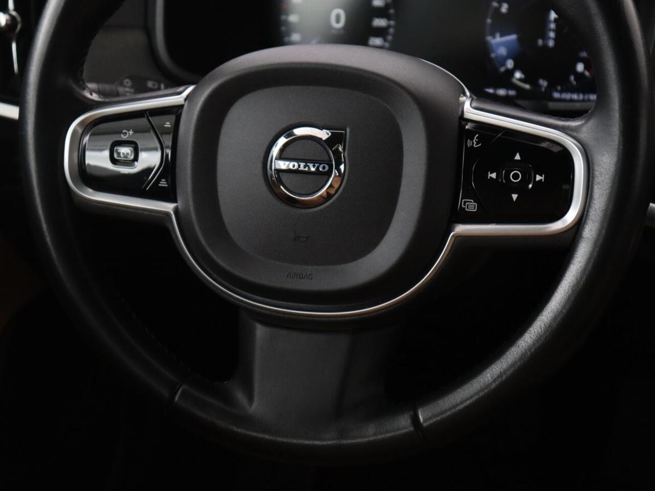 Volvo V90 Cross Country 2.0 T5 AWD | Leder | Trekhaak | Stoelverwarming | Adaptive cruise | Camera | Carplay | 19'' | Navigatie | DAB | Digital Cockpit