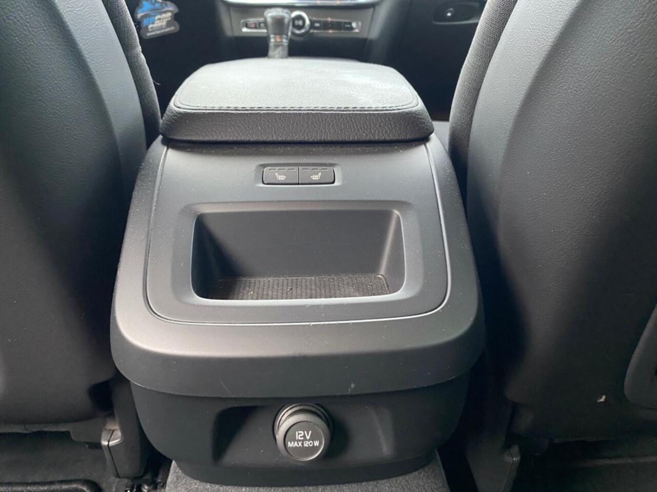 Volvo V90 2.0 T4 MOMENTUM 190PK AUTOMAAT / STOEL + STUUR VERW / PDC