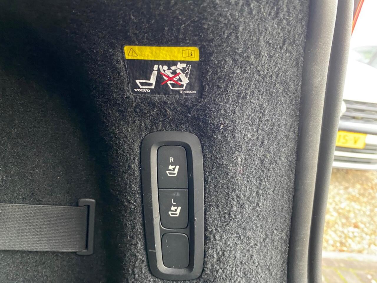 Volvo V90 2.0 T4 MOMENTUM 190PK AUTOMAAT / STOEL + STUUR VERW / PDC
