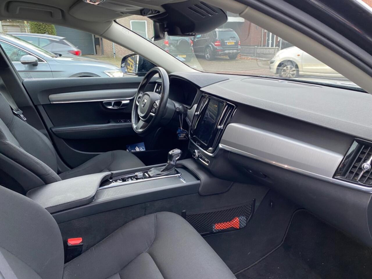 Volvo V90 2.0 T4 MOMENTUM 190PK AUTOMAAT / STOEL + STUUR VERW / PDC