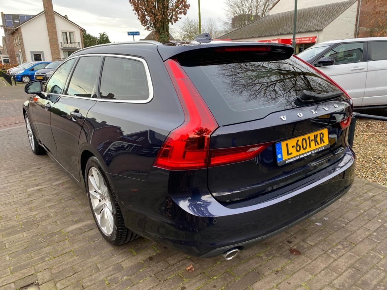 Volvo V90 2.0 T4 MOMENTUM 190PK AUTOMAAT / STOEL + STUUR VERW / PDC