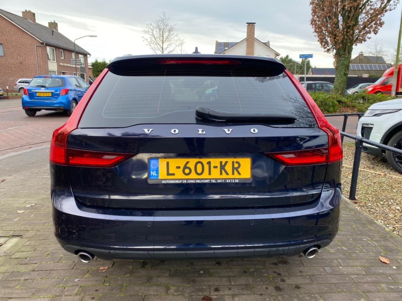 Volvo V90 2.0 T4 MOMENTUM 190PK AUTOMAAT / STOEL + STUUR VERW / PDC