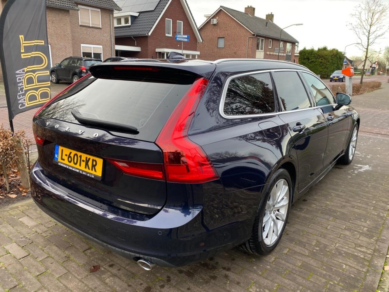 Volvo V90 2.0 T4 MOMENTUM 190PK AUTOMAAT / STOEL + STUUR VERW / PDC