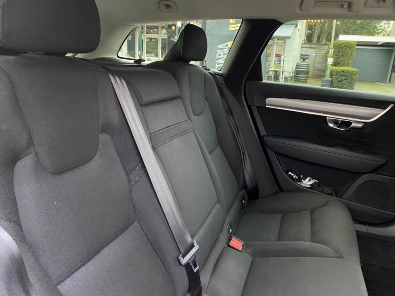 Volvo V90 2.0 T4 MOMENTUM 190PK AUTOMAAT / STOEL + STUUR VERW / PDC
