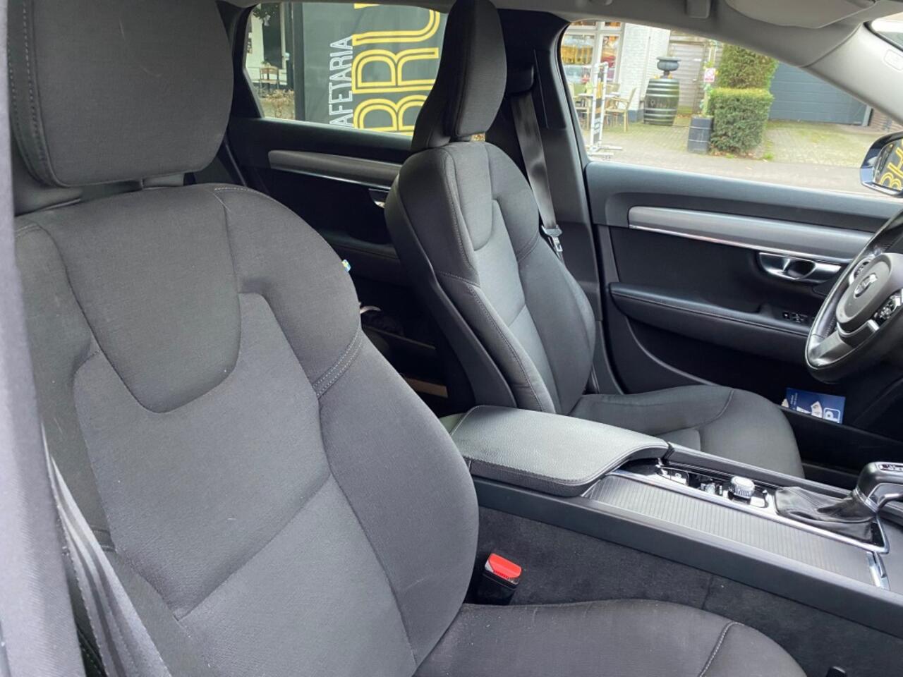 Volvo V90 2.0 T4 MOMENTUM 190PK AUTOMAAT / STOEL + STUUR VERW / PDC