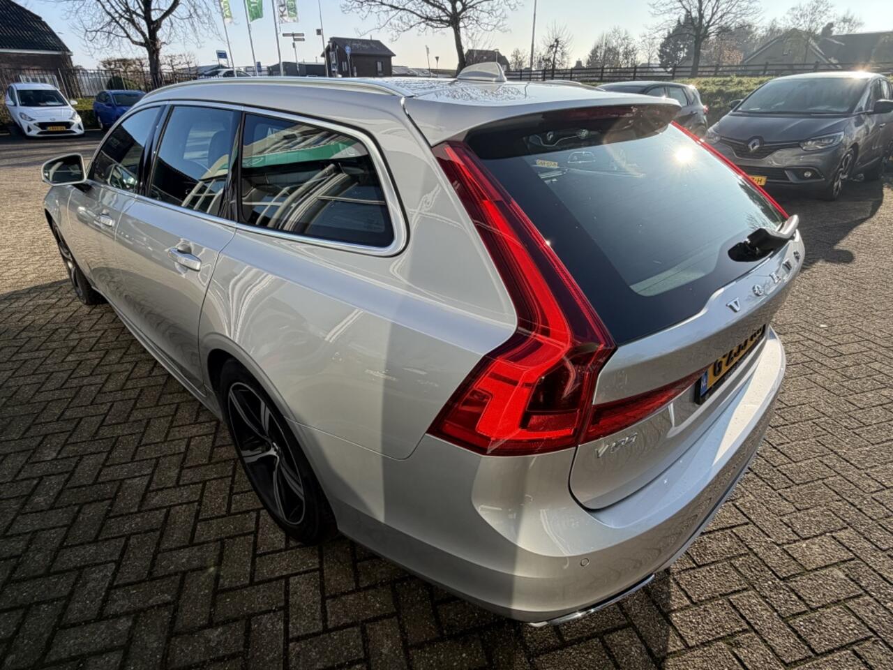 Volvo V90 2.0 T4 Business Sp. R-Design, Trekhaak, Pano, Polestar Eng.