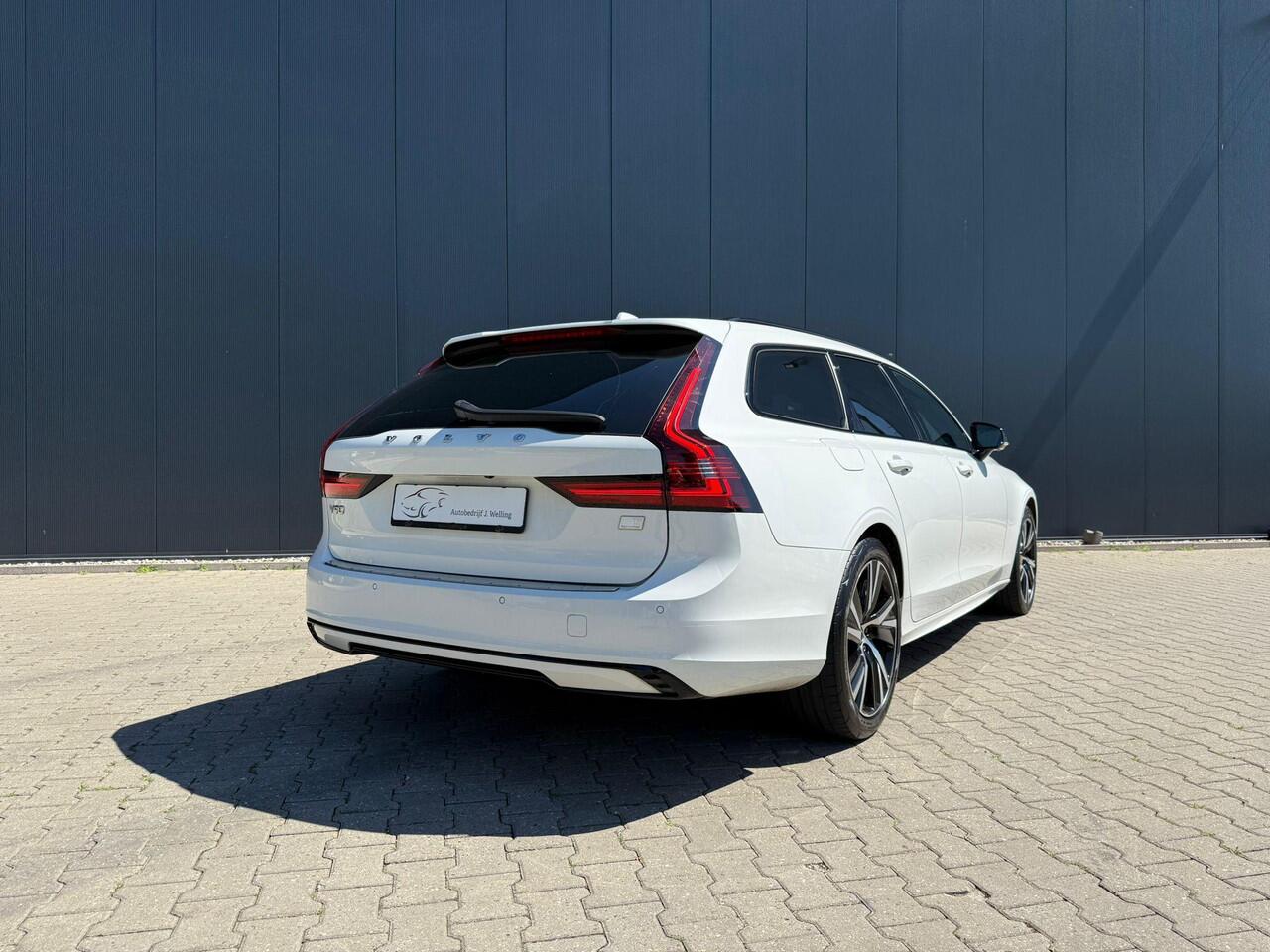 Volvo V90 2.0 T8 AWD R-Design luchtvering / B&W / pano / HUD