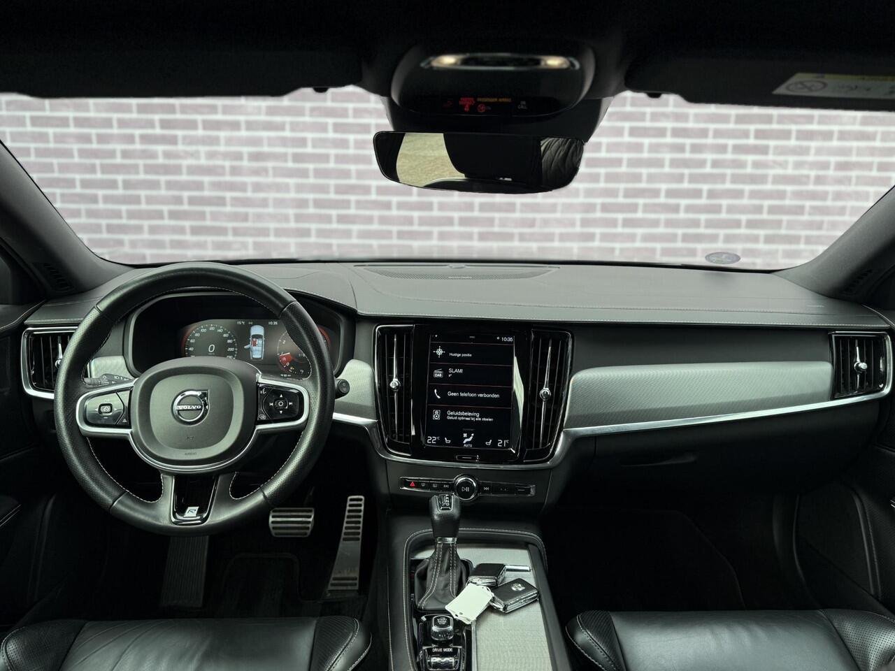 Volvo V90 2.0 T4 Business Sport | Trekhaak | BLIS | Adaptieve cruise control | Harman/Kardon | Stoelverwarming | Leder | Elektrisch verstelbare stoelen |