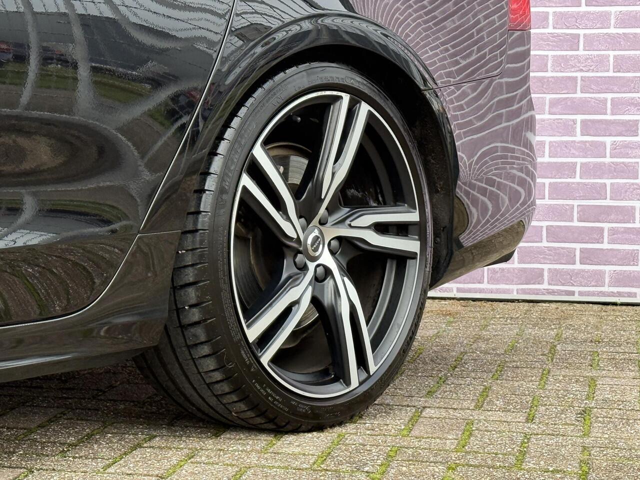 Volvo V90 2.0 T4 Business Sport | Trekhaak | BLIS | Adaptieve cruise control | Harman/Kardon | Stoelverwarming | Leder | Elektrisch verstelbare stoelen |