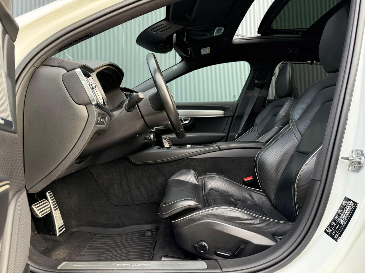 Volvo V90 2.0 T8 AWD R-Design luchtvering / B&W / Pano / HUD