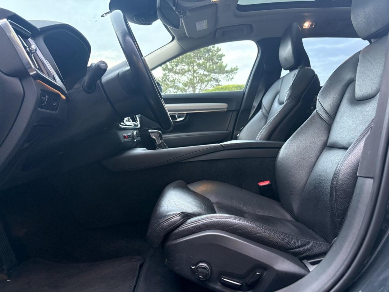 Volvo V90 2.0 T4 Momenrum Pro Pano I Trekhaak I All-in prijs!