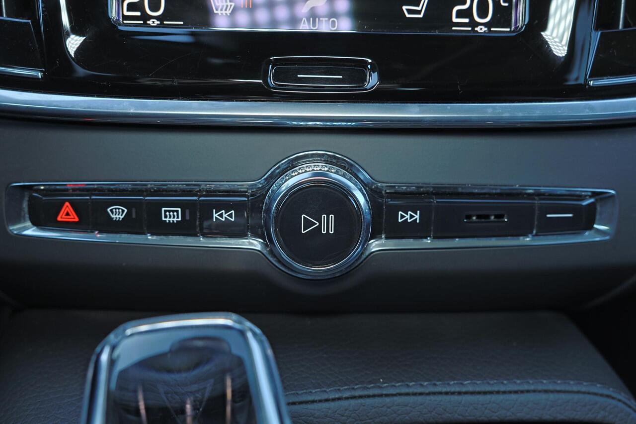 Volvo V90 T6 AWD Inscription - IntelliSafe Assist & Surround - Harman/Kardon audio - Adaptieve LED koplampen - Parkeercamera achter - Verwarmde voorstoelen, stuur & achterbank - Parkeersensoren voor & achter - Elektr. bedienb. voorstoelen met geheugen - Standkachel