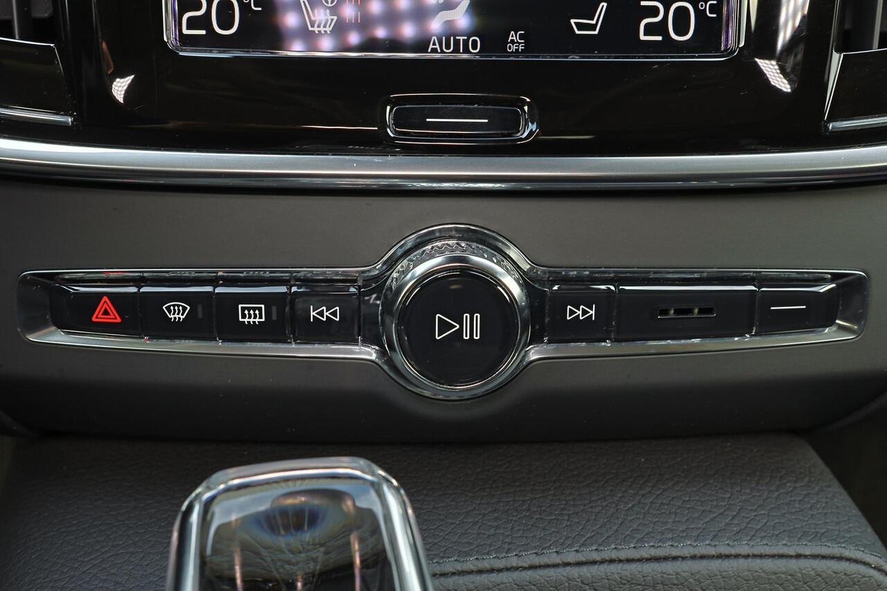 Volvo V90 T6 AWD Inscription - IntelliSafe Assist & Surround - Harman/Kardon audio - Adaptieve LED koplampen - Parkeercamera achter - Verwarmde voorstoelen, stuur & achterbank - Parkeersensoren voor & achter - Elektr. bedienb. voorstoelen met geheugen - Standkachel