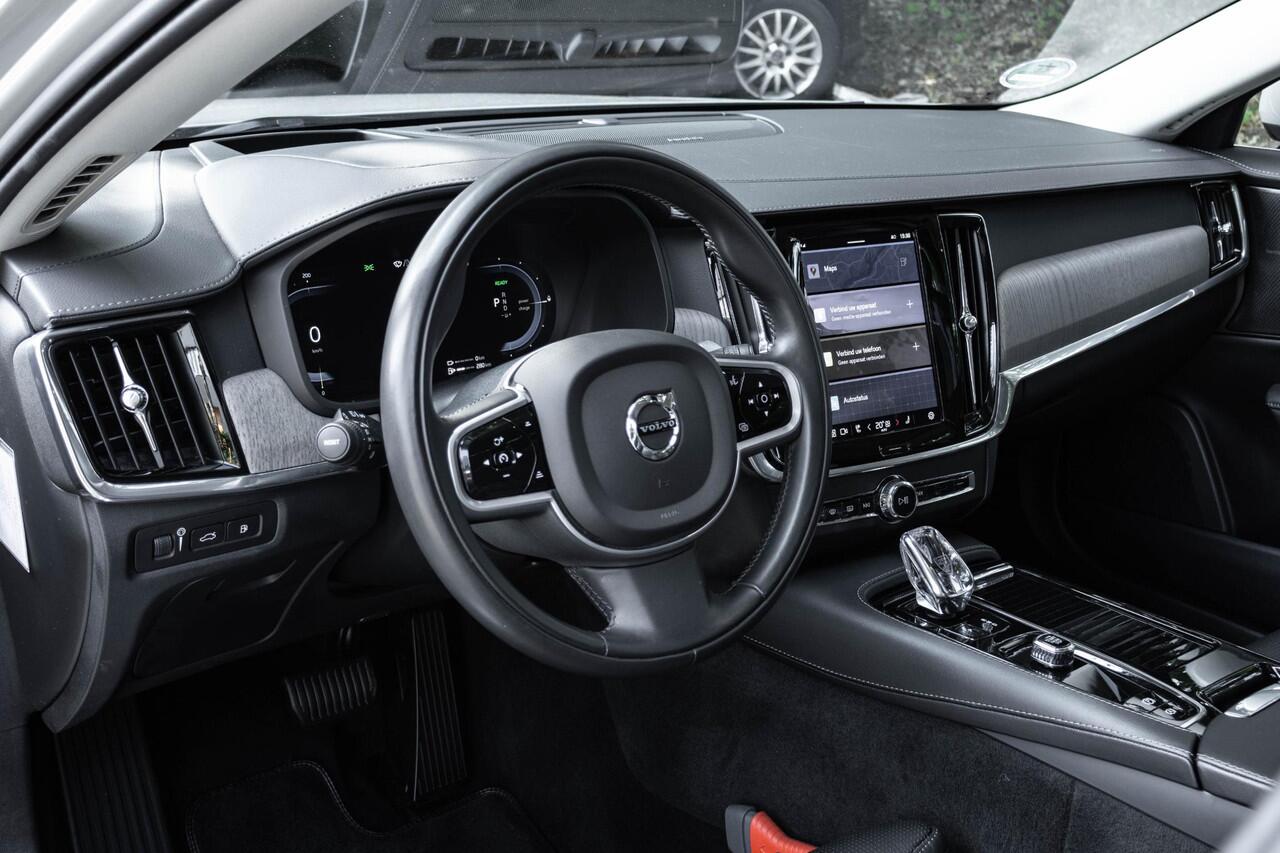 Volvo V90 T6 Automaat AWD Inscription Exclusive | Panoramisch schuif-/kantel dak | Nappa Leder met ventilatie | Grafisch Head-up Display | 4 Camera's | Premium Audio by Harman Kardon | Verwarmbare voerstoelen en Stuur | Massagefunctie in de voerstoelen | Familie Li