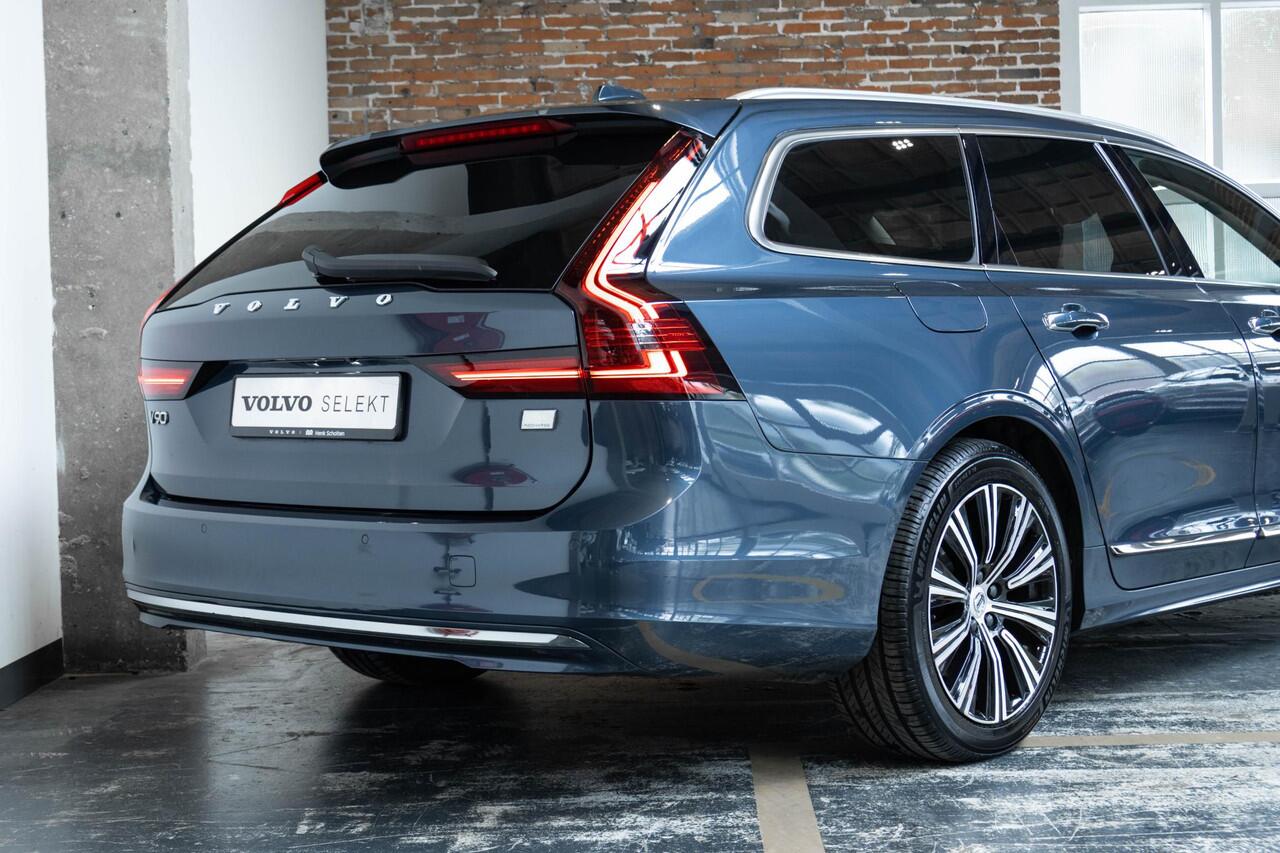 Volvo V90 T8 Automaat AWD Inscription | Panoramadak| Interieur Voorverwarming| Electrisch Bedienbare Voorstoelen| Adaptieve Cruise Control| Blind Spot | Semi Electrische Trekhaak| Alarmklasse 3| Parkeer Camera.