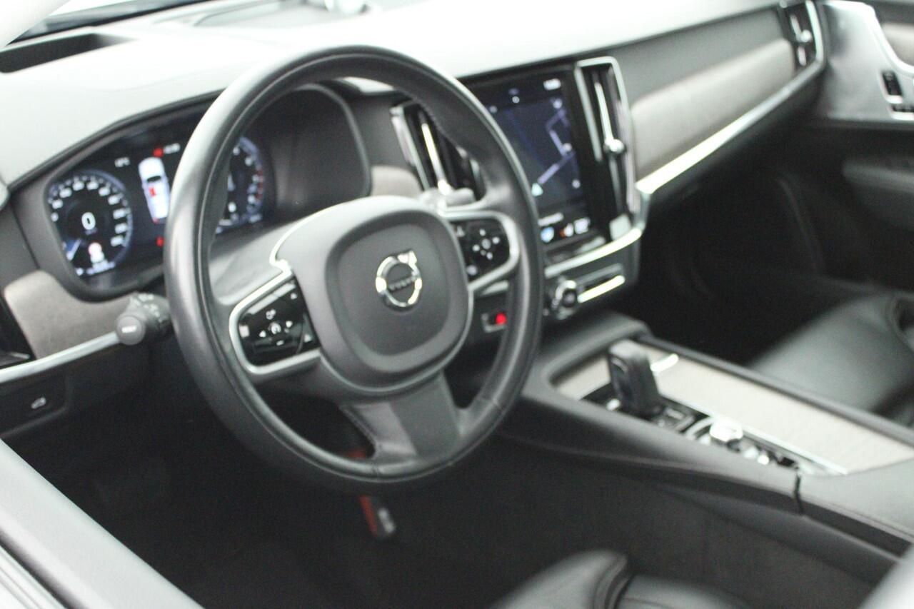 Volvo V90 Cross Country 2.0 B5 250pk AWD Pro Trekhaak Camera B&W Audio Leder Geventileerde Stoelen HUD Panoramadak