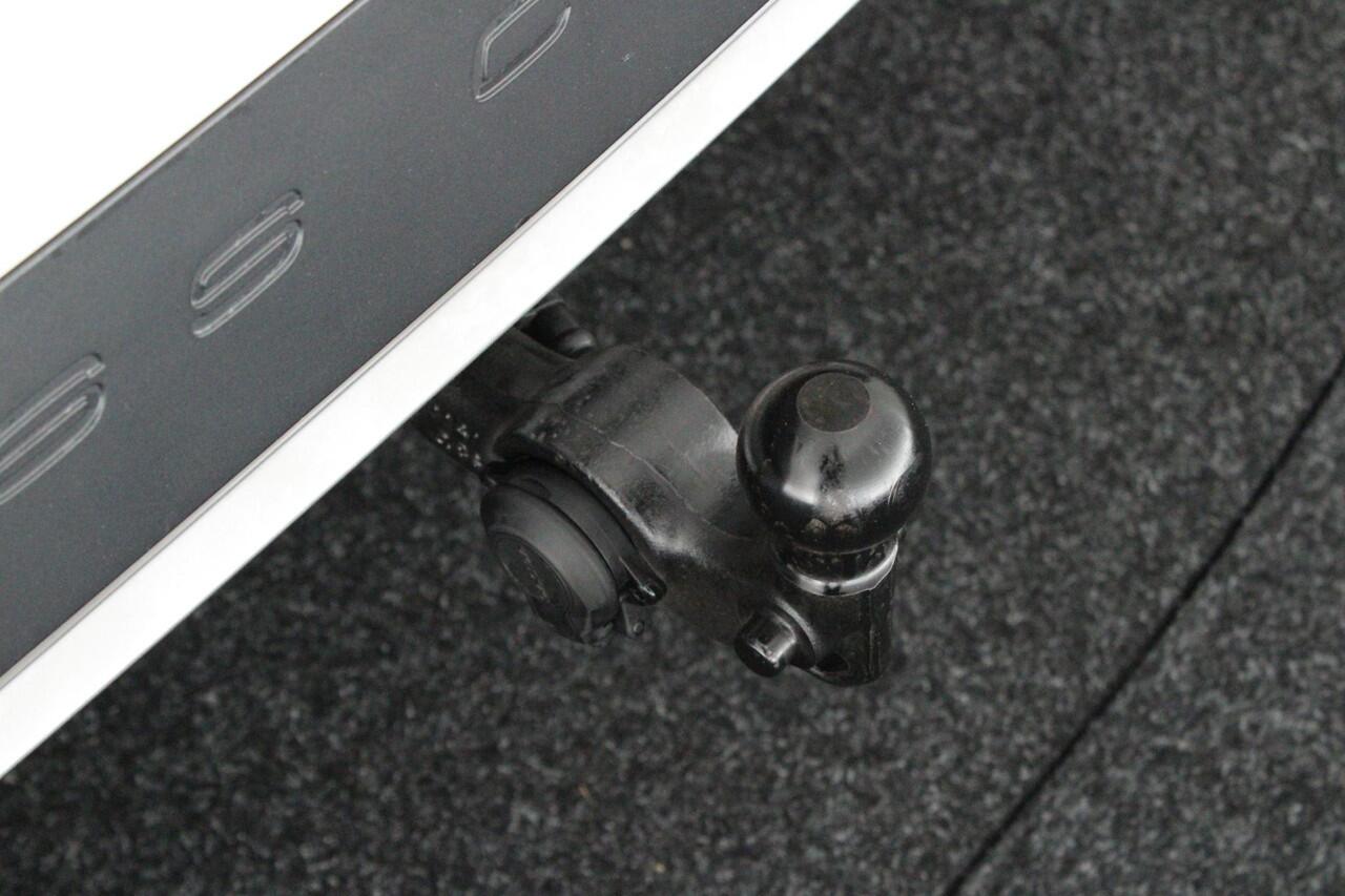 Volvo V90 Cross Country 2.0 B5 250pk AWD Pro Trekhaak Camera B&W Audio Leder Geventileerde Stoelen HUD Panoramadak