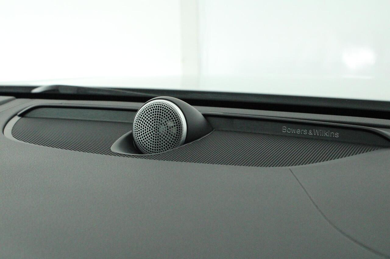 Volvo V90 Cross Country 2.0 B5 250pk AWD Pro Trekhaak Camera B&W Audio Leder Geventileerde Stoelen HUD Panoramadak